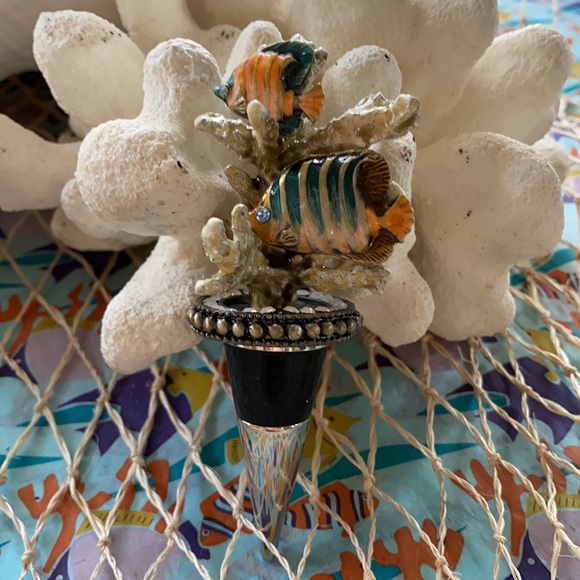 Bottle stopper designed by Olivia Riegel. Coral reef - Picture 2 of 5